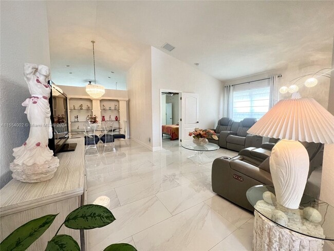 Foto del edificio - 9764 NW 32nd St