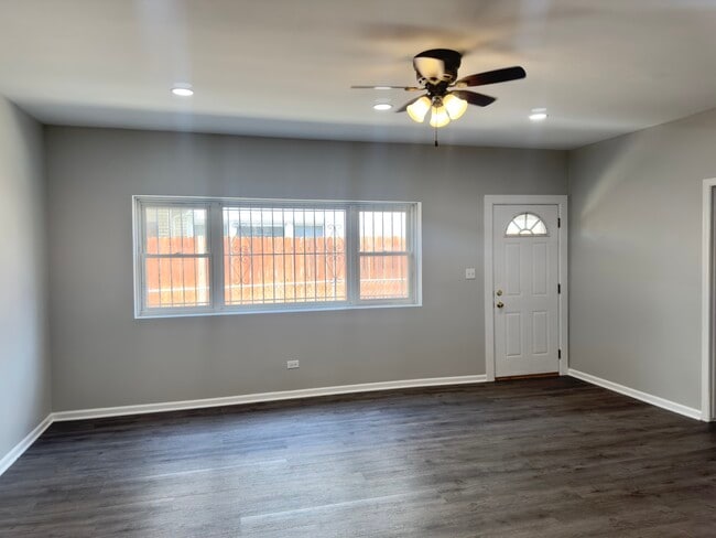 Foto del edificio - 5716 W Lawrence Ave