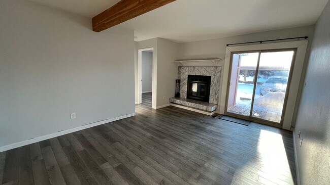 Building Photo - 2 Bedroom Ground Floor Condo in Independen...