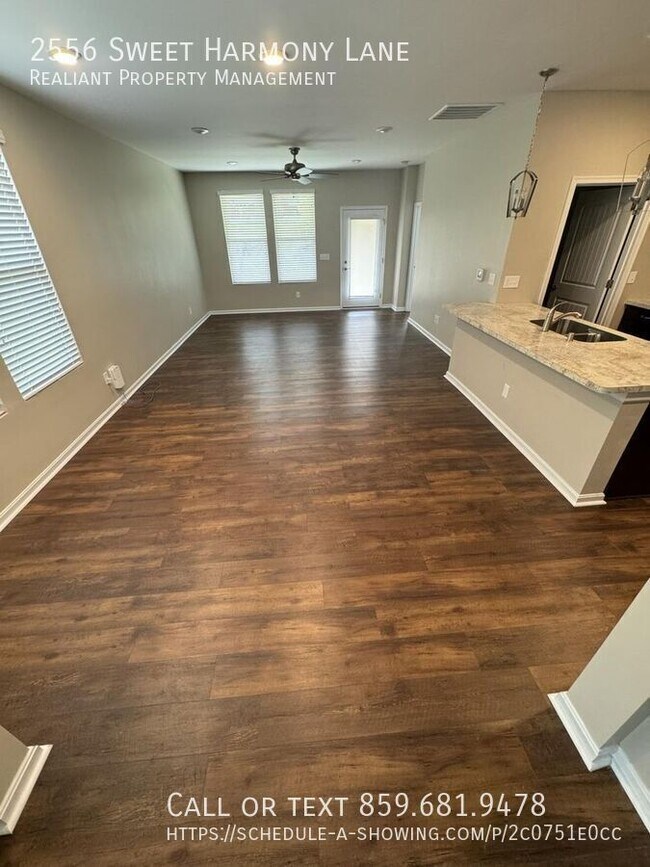 Foto del edificio - 2556 Sweet Harmony Ln