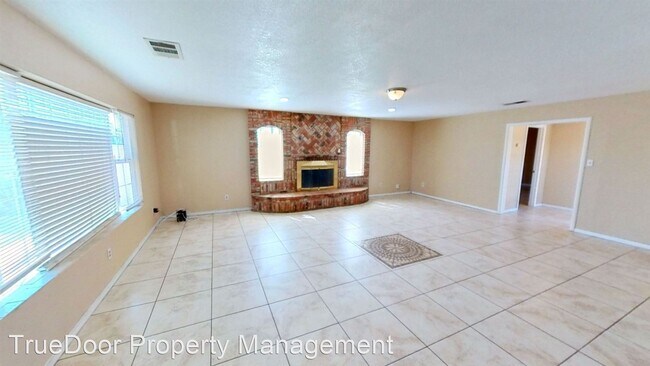Foto del edificio - 3 br, 2 bath House - 345 N. Rancho Ave.