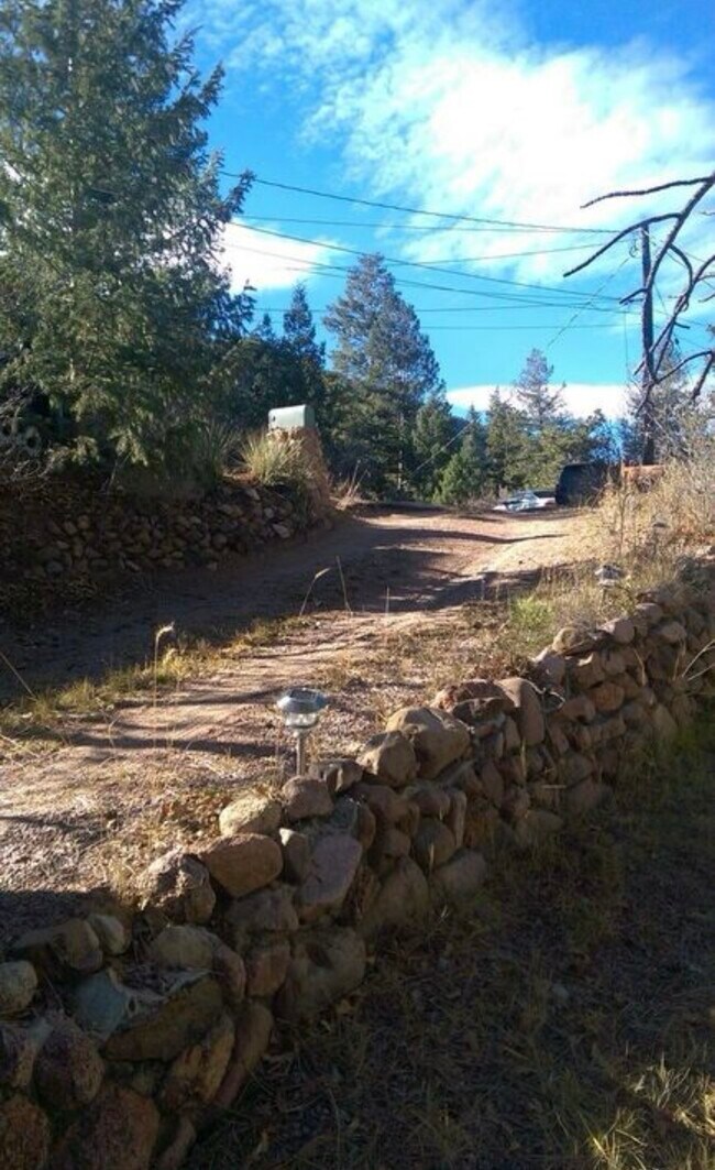 Foto del edificio - 9260 Shoshone Rd