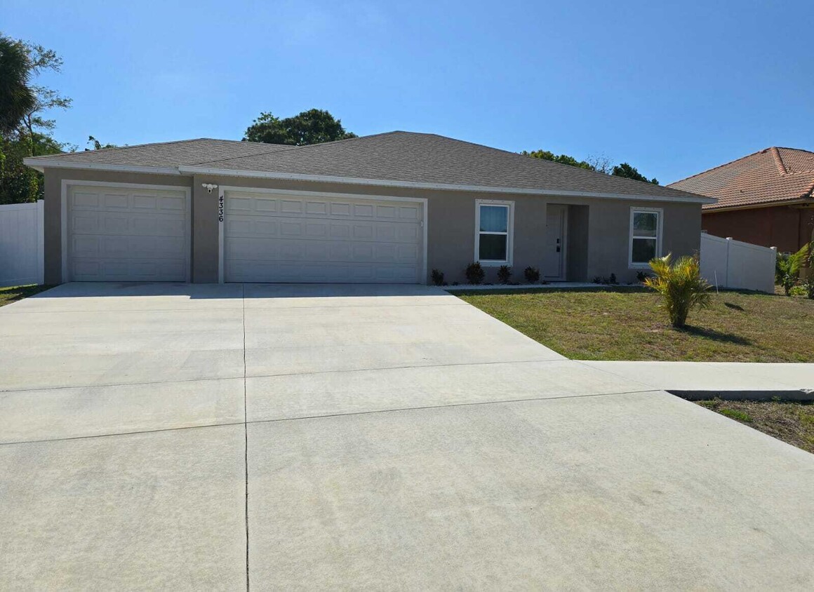 Primary Photo - 4336 SW Yamada Dr