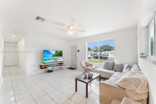 Building Photo - 3 bedroom in North Miami FL 33179