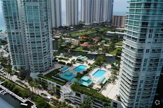 Building Photo - 300 Sunny Isles Blvd