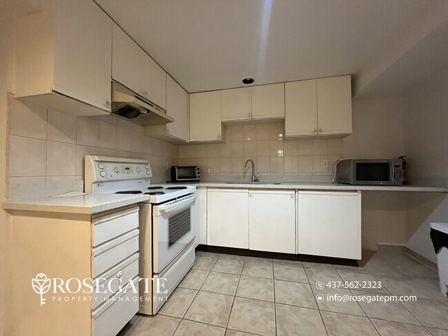 Photo du bâtiment - Spacious 2-Bedroom Basement Apartment in Oakville | All Utilities Included + Parking