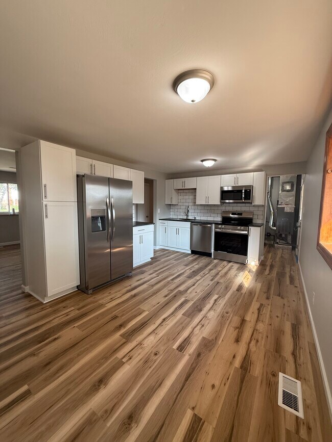 Foto del edificio - 8129 Wescott Ave