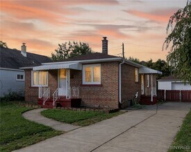 Building Photo - 116 Springville Ave