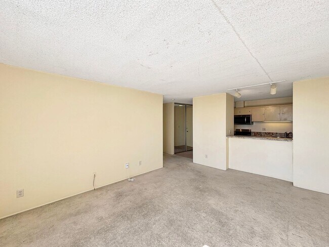 Building Photo - 1BD/1BA Condo in Point Loma Heights w/ Res...