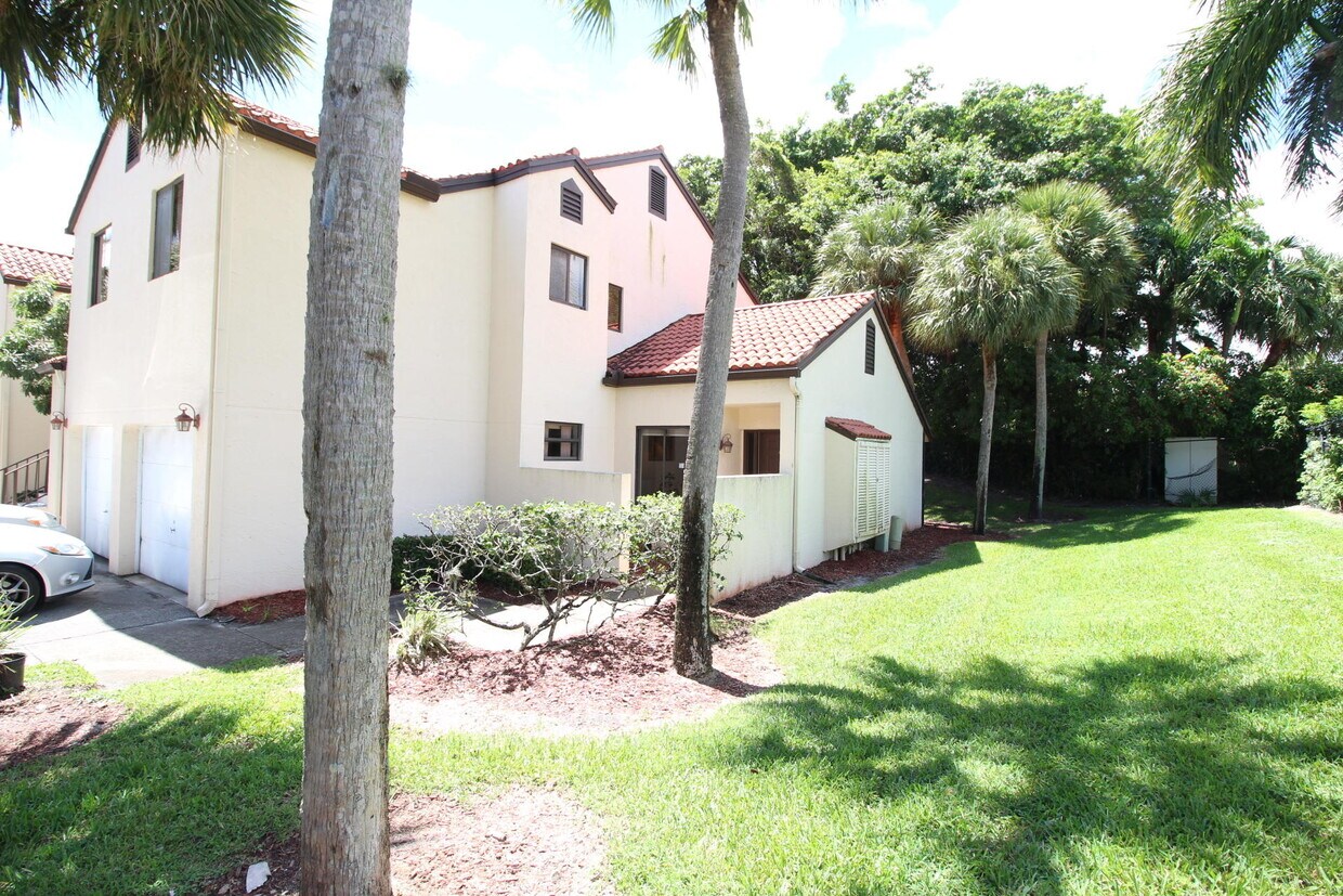 5 Vía De Casas Sur, Boynton Beach, FL 33426 Townhouse for Rent in Boynton Beach, FL
