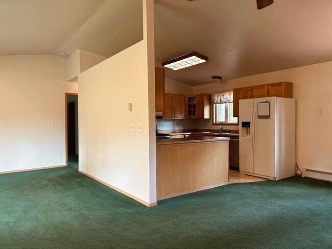 Foto del edificio - Beautiful 4 Bedroom home with 2 Car Garage