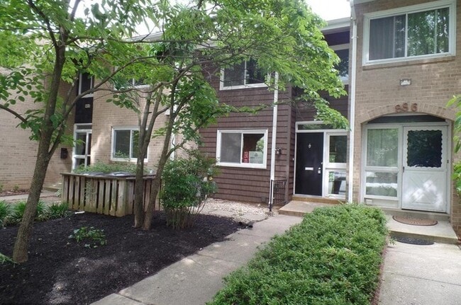 Building Photo - 884 New Mark Esplanade