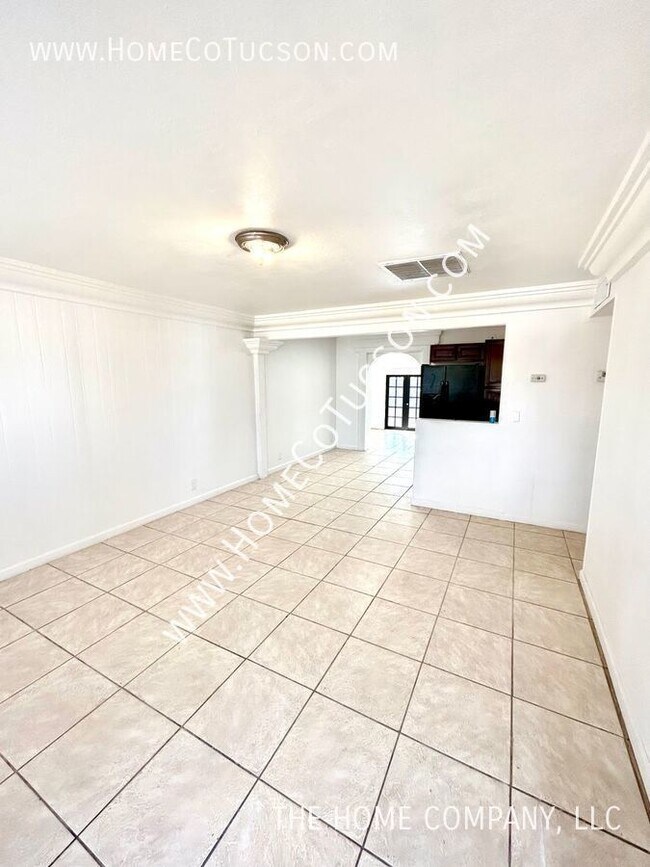 Foto del edificio - AVAILABLE NOW:  4550 E Sylvane Street- 4be...