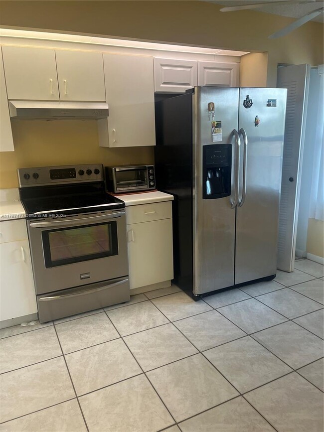 Foto del edificio - 550 SW 137th Ave