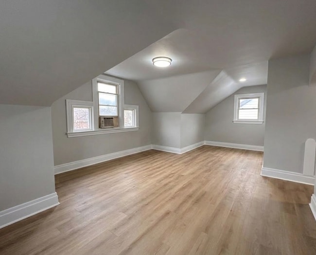 Building Photo - 833 Stanton Ave