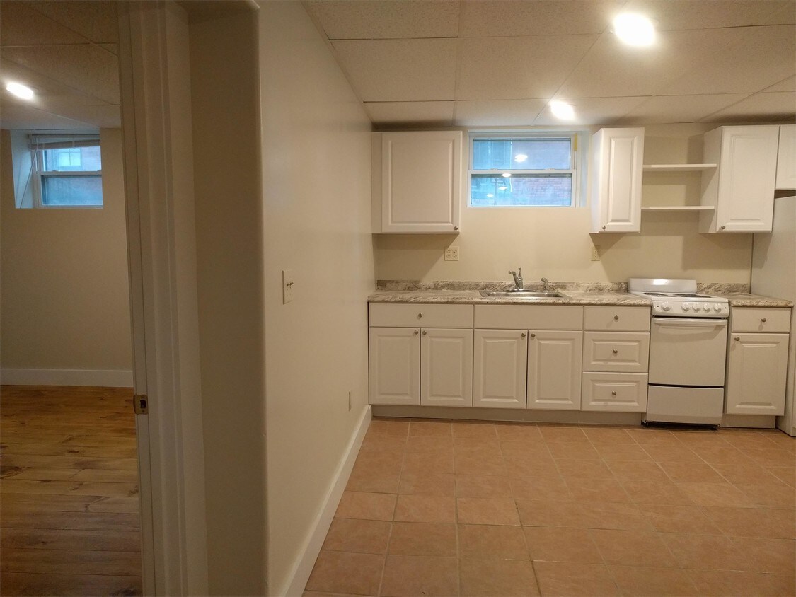 26 Deering St Unit 5, Portland, ME 04101 Room for Rent in Portland