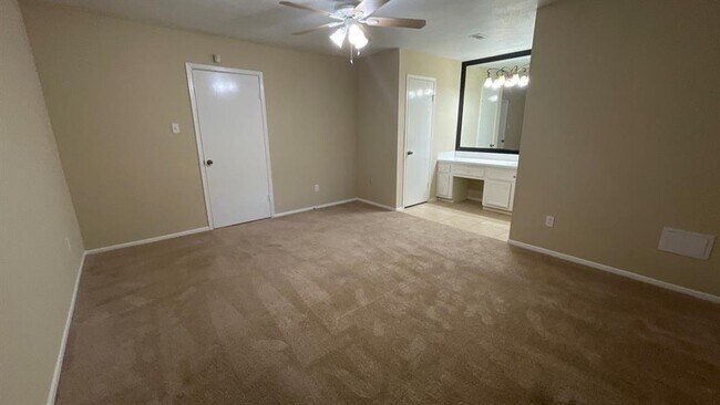 Building Photo - 7214 Foxbend Ln