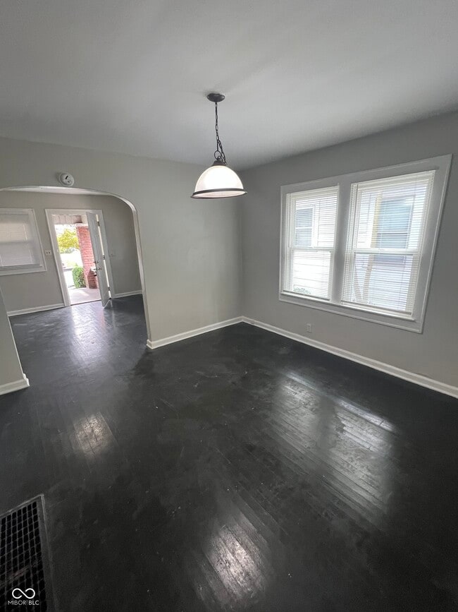Building Photo - 854 N Bradley Ave