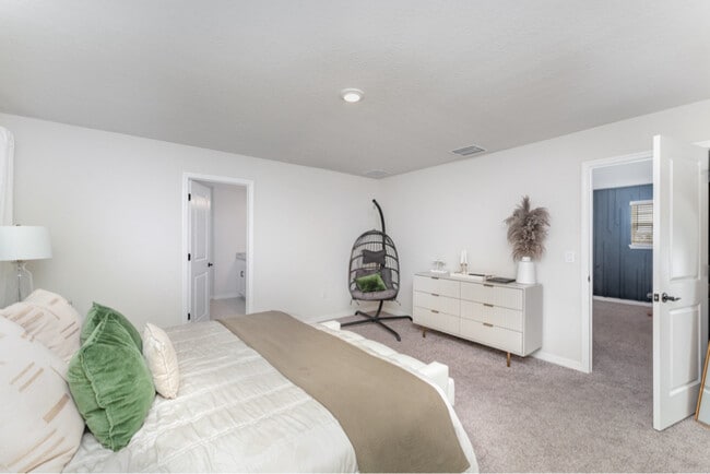 Building Photo - 13532 Palmera Vista Dr