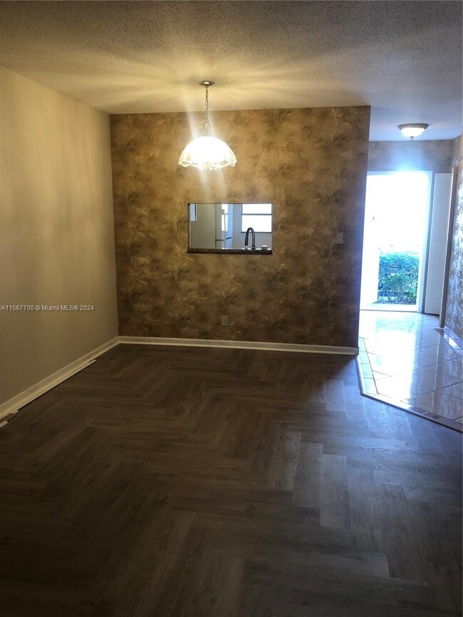 Building Photo - 5051 W Oakland Park Blvd