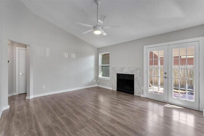 Foto del edificio - 12321 Emery Oaks Rd