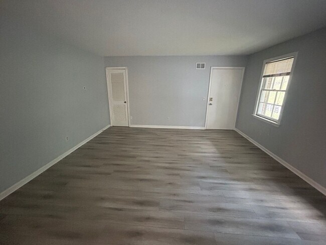 Foto del edificio - 715 Montague Road Unit D