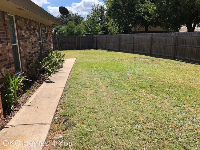 Building Photo - 5 br, 3.5 bath House - 6516 Eastwood Circle