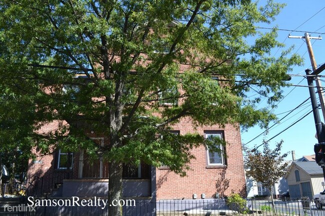 Building Photo - 1 br, 1 bath Condo - 64 Pitman St