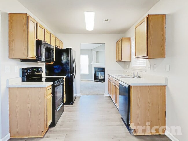 Foto del edificio - 10203 Green Hedge Ave