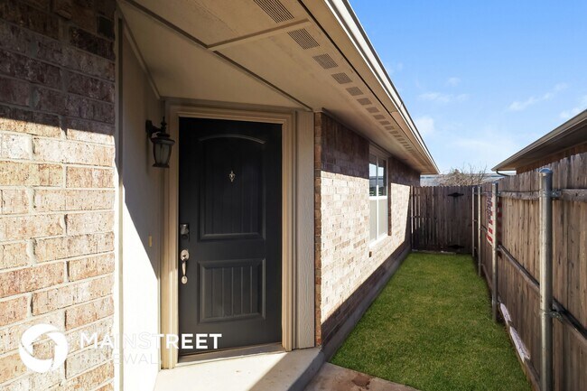 Foto del edificio - 5800 Marblewood Dr