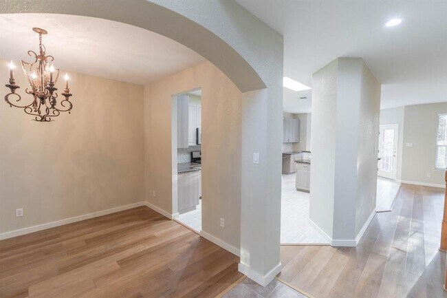 Building Photo - 10920 Quarry Oaks Trail