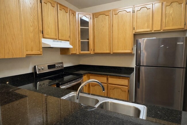 Building Photo - 1000 Ranchway Dr