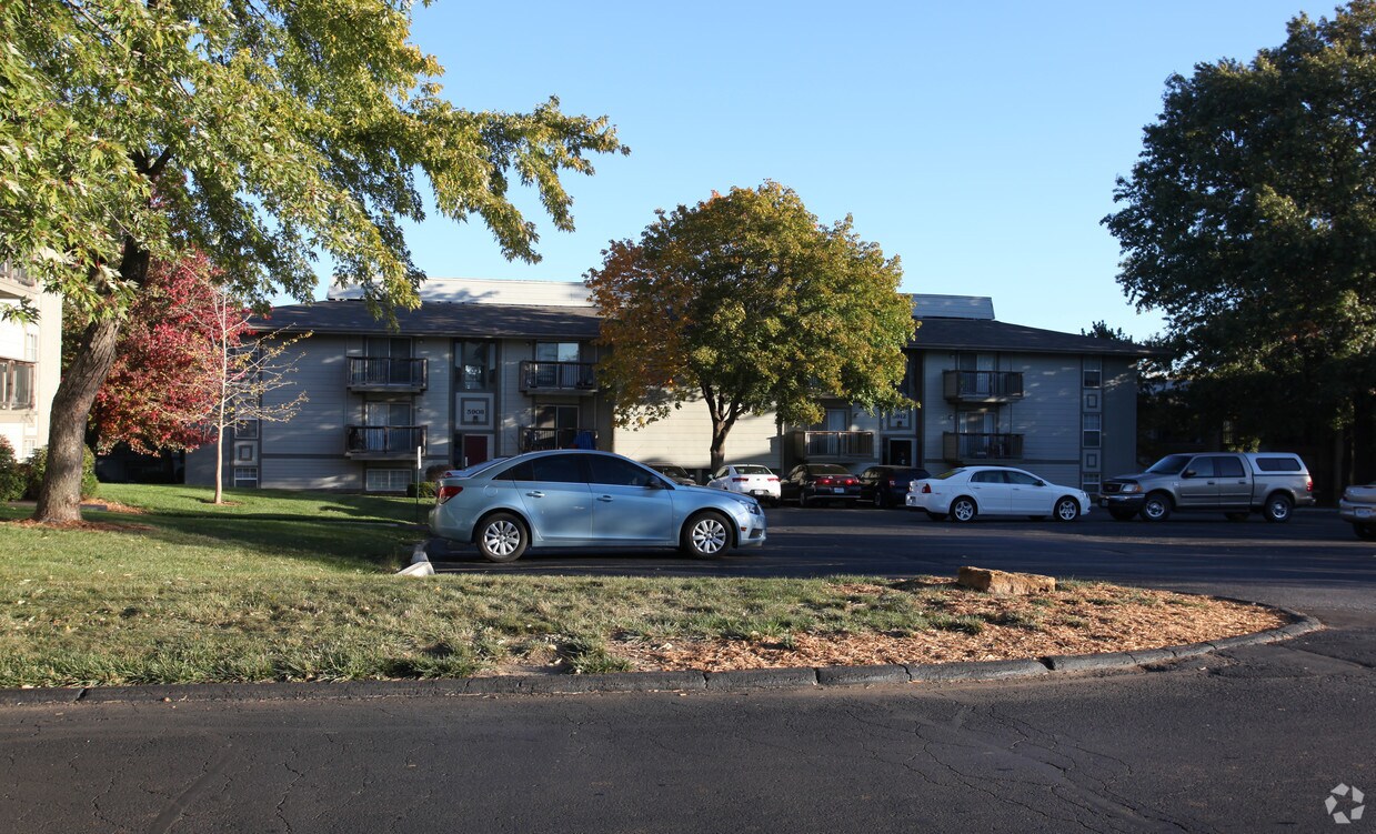 Briarwood Gardens Apartments in Grandview, MO