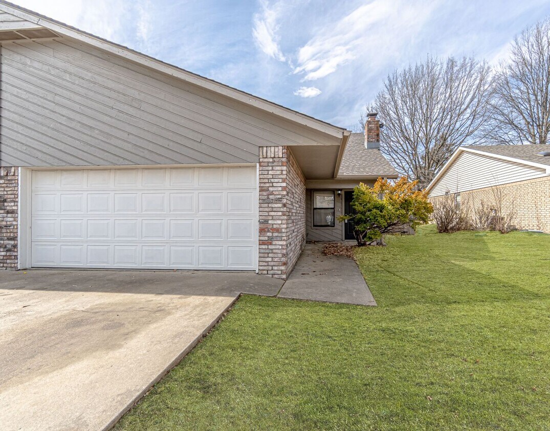 Newly Renovated Duplex! Rare! - Newly Renovated Duplex! Rare!