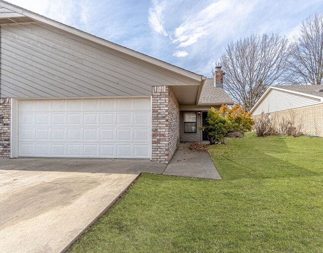 Newly Renovated Duplex! Rare! - Newly Renovated Duplex! Rare! House