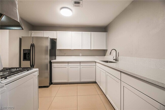 Building Photo - 2353 Exeter Dr