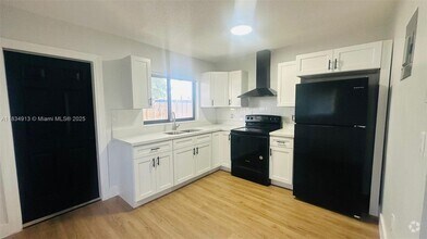 Building Photo - 3621 NW 23rd Ct