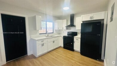 Building Photo - 3621 NW 23rd Ct