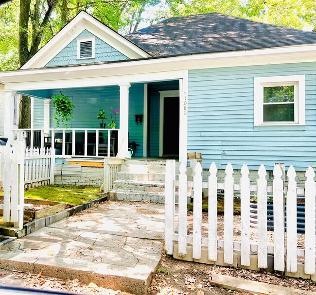 Photo - 1080 Curran St NW House