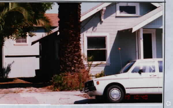Building Photo - 726-728 Brewster Ave