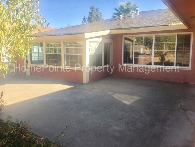 Building Photo - 5749 Pomegranate Ave