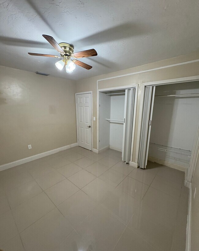 Foto del edificio - 3480 NW 208th St