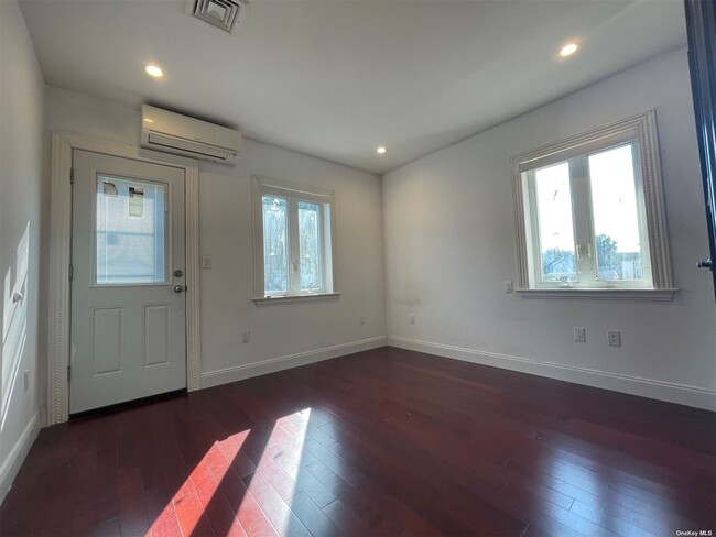 Foto del edificio - 48-19-48207 207th St