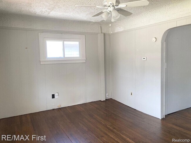 Foto del edificio - 23360 Carlisle Ave