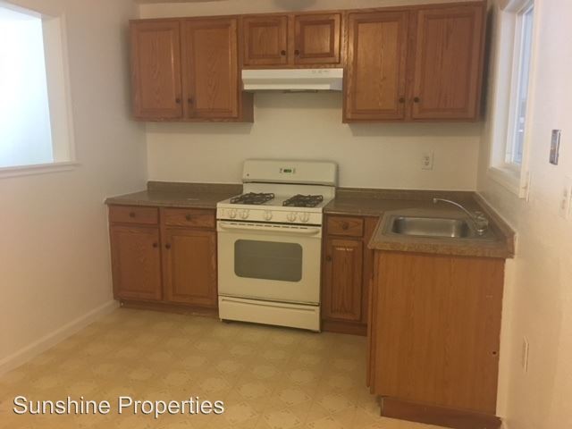Foto del edificio - 2 br, 1 bath House - 1063 Elm Street