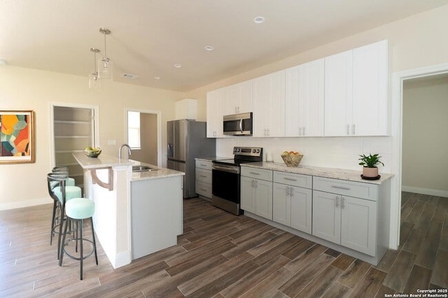 Building Photo - 2503 Golf Dr