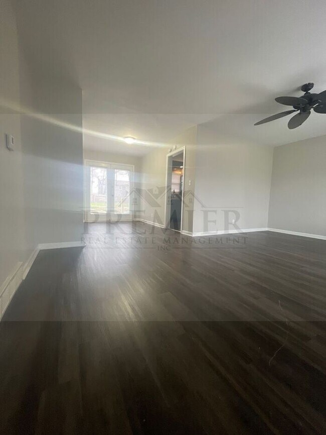 Building Photo - 2 bed / 1 bath house - 5906 E 141st Grandv...