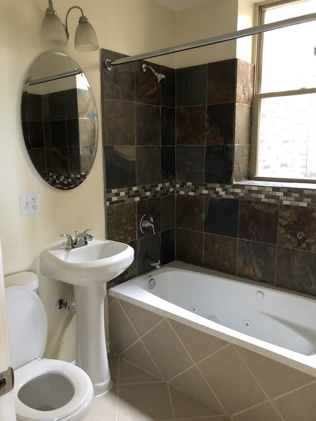 Foto del edificio - 4947 S Wabash 3