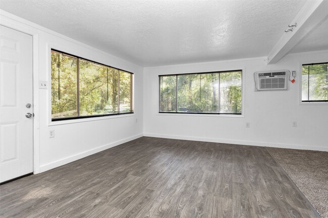 Building Photo - 5683 Cessna Dr