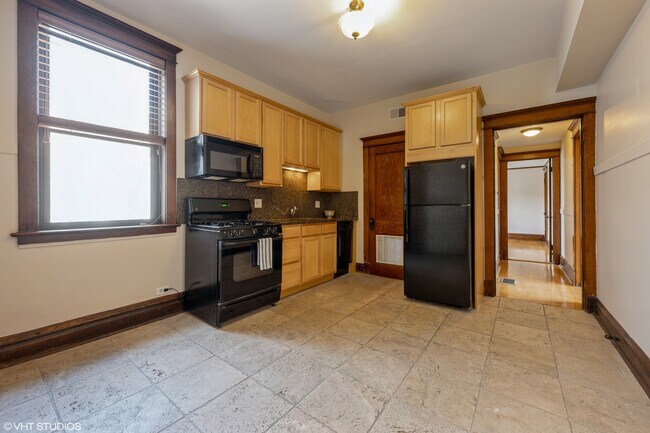 Building Photo - 1250 W Waveland Ave